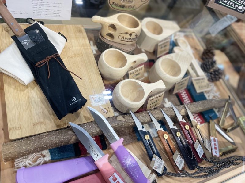 CAMP DEPOTのナイフ用品ディスプレイ